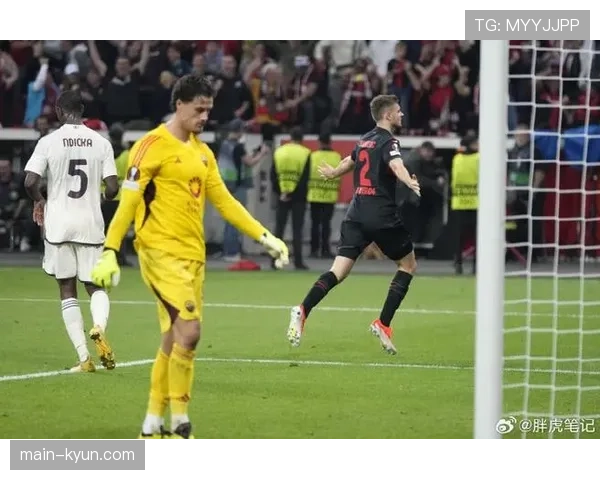 特写：补时阶段，勒沃库森替补小将打入绝杀球后泪洒赛场